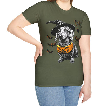 "Trick Or Treat" Smooth-Haired Dachshund Halloween Unisex Softstyle T-Shirt