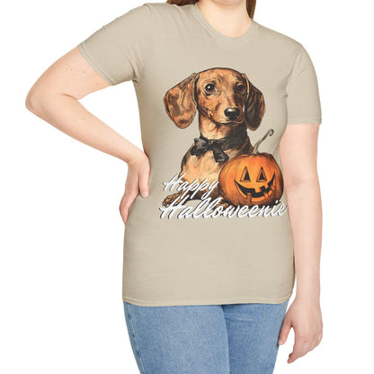 "Bowtie" Tan Smooth-Haired Dachshund Halloween Unisex Softstyle T-Shirt